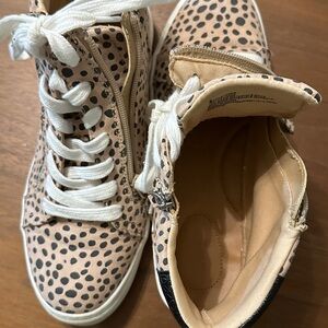 Universal Thread Tan and Black Dot High-Top Sneakers